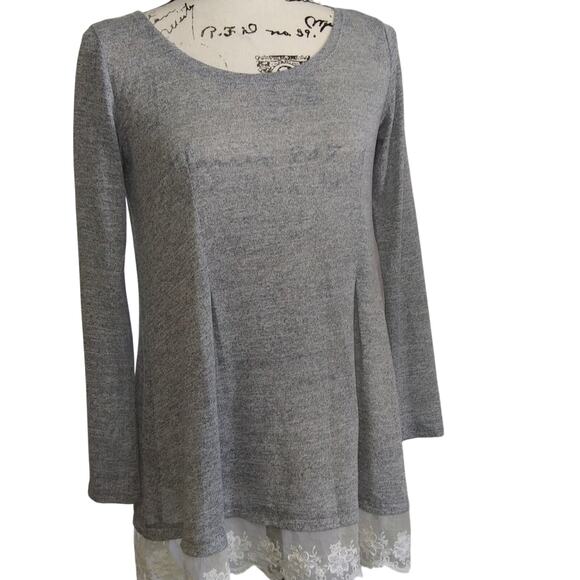 Mia & Tess Lace Hem Layered Look Tunic Top Pullover Blouse Shirt Size Medium - Picture 1 of 11